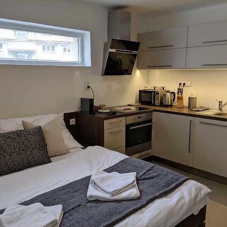 Ap10 - Apartments 4U Brezinova "Overnight Simply" Градец-Кралове Экстерьер фото