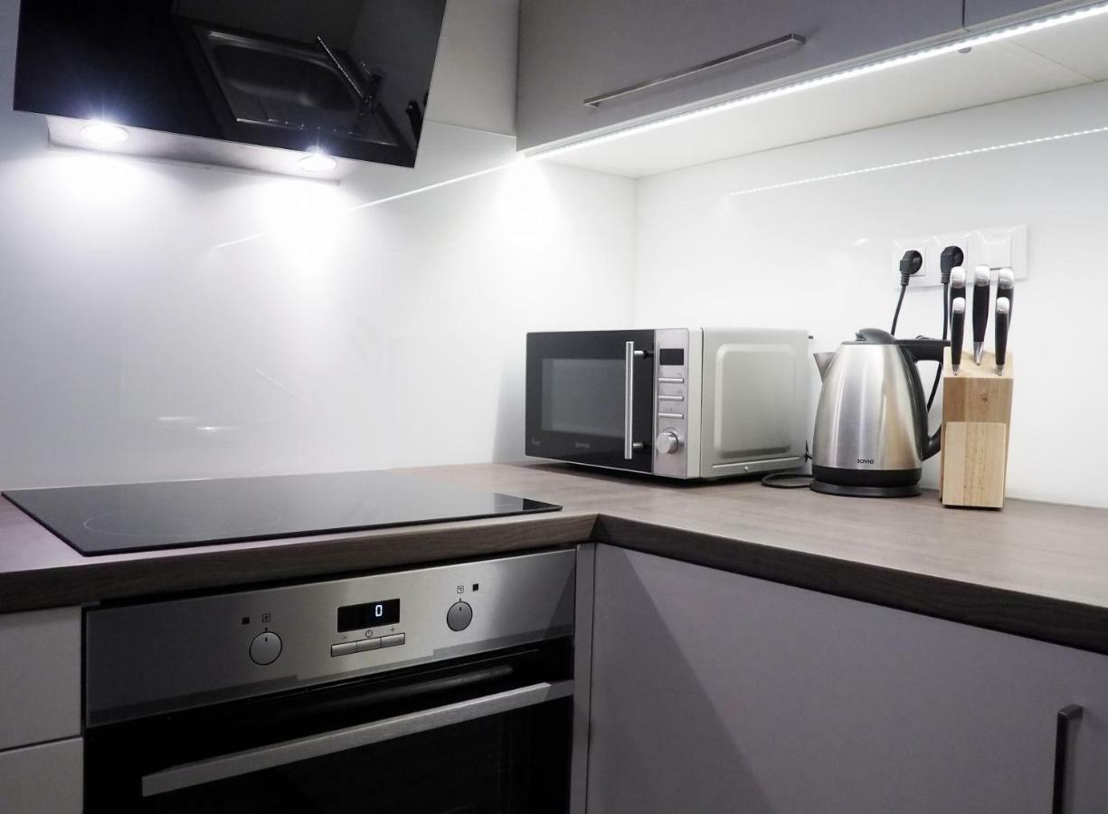 Ap10 - Apartments 4U Brezinova "Overnight Simply" Градец-Кралове Экстерьер фото