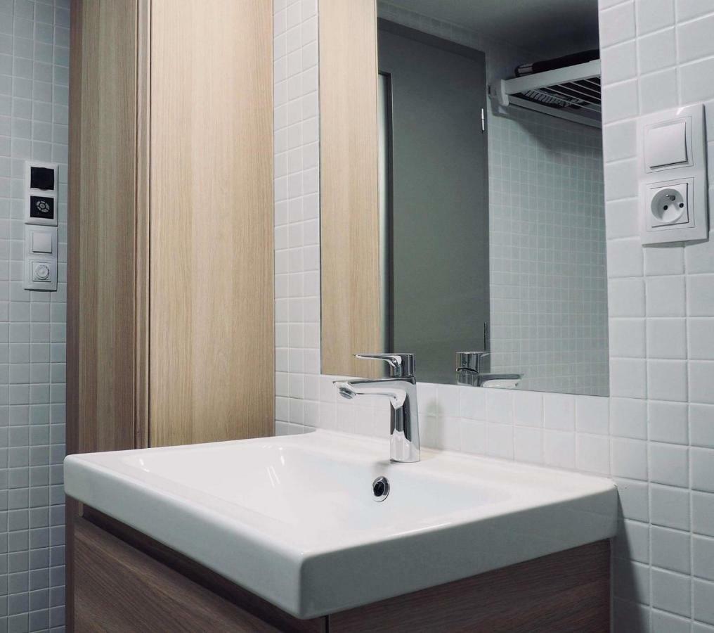 Ap10 - Apartments 4U Brezinova "Overnight Simply" Градец-Кралове Экстерьер фото