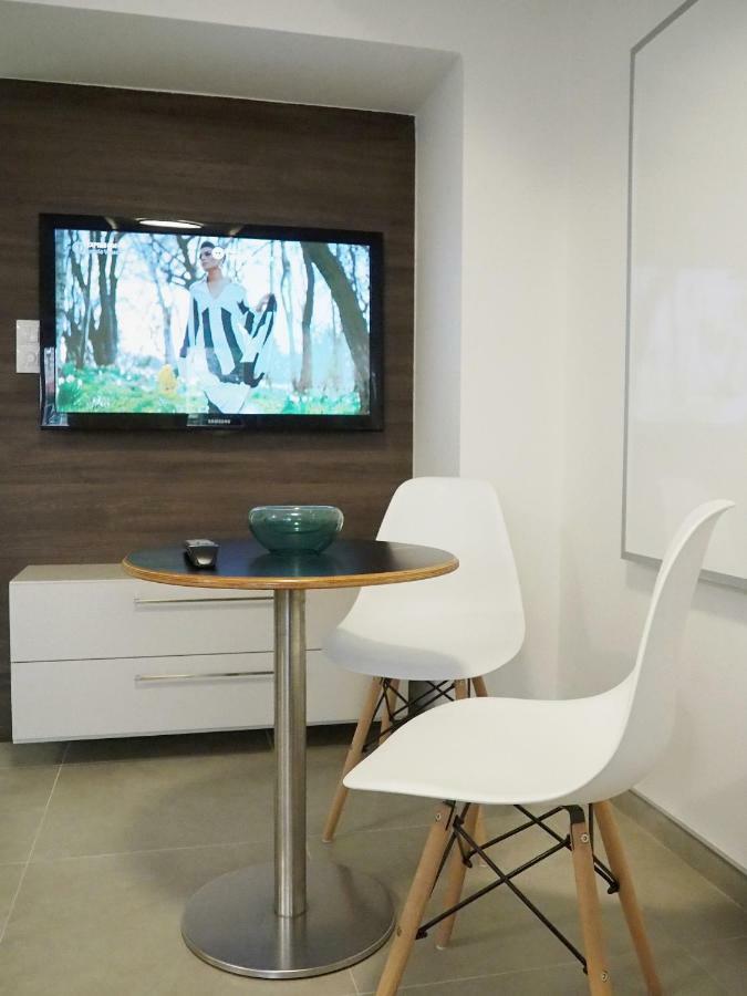 Ap10 - Apartments 4U Brezinova "Overnight Simply" Градец-Кралове Экстерьер фото