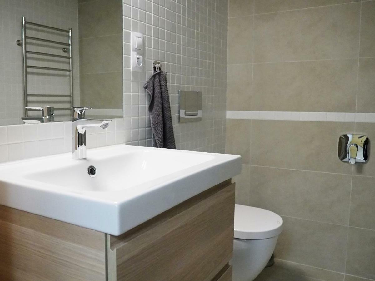 Ap10 - Apartments 4U Brezinova "Overnight Simply" Градец-Кралове Экстерьер фото