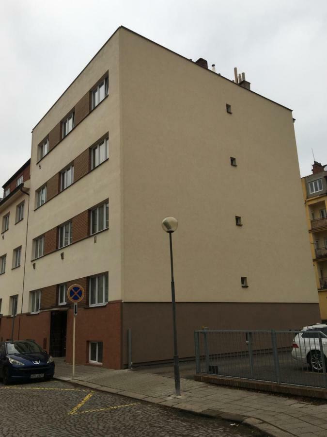 Ap10 - Apartments 4U Brezinova "Overnight Simply" Градец-Кралове Экстерьер фото