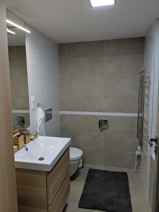 Ap10 - Apartments 4U Brezinova "Overnight Simply" Градец-Кралове Экстерьер фото