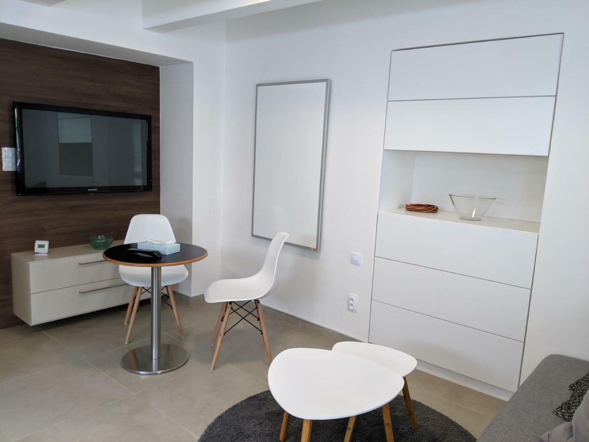 Ap10 - Apartments 4U Brezinova "Overnight Simply" Градец-Кралове Экстерьер фото