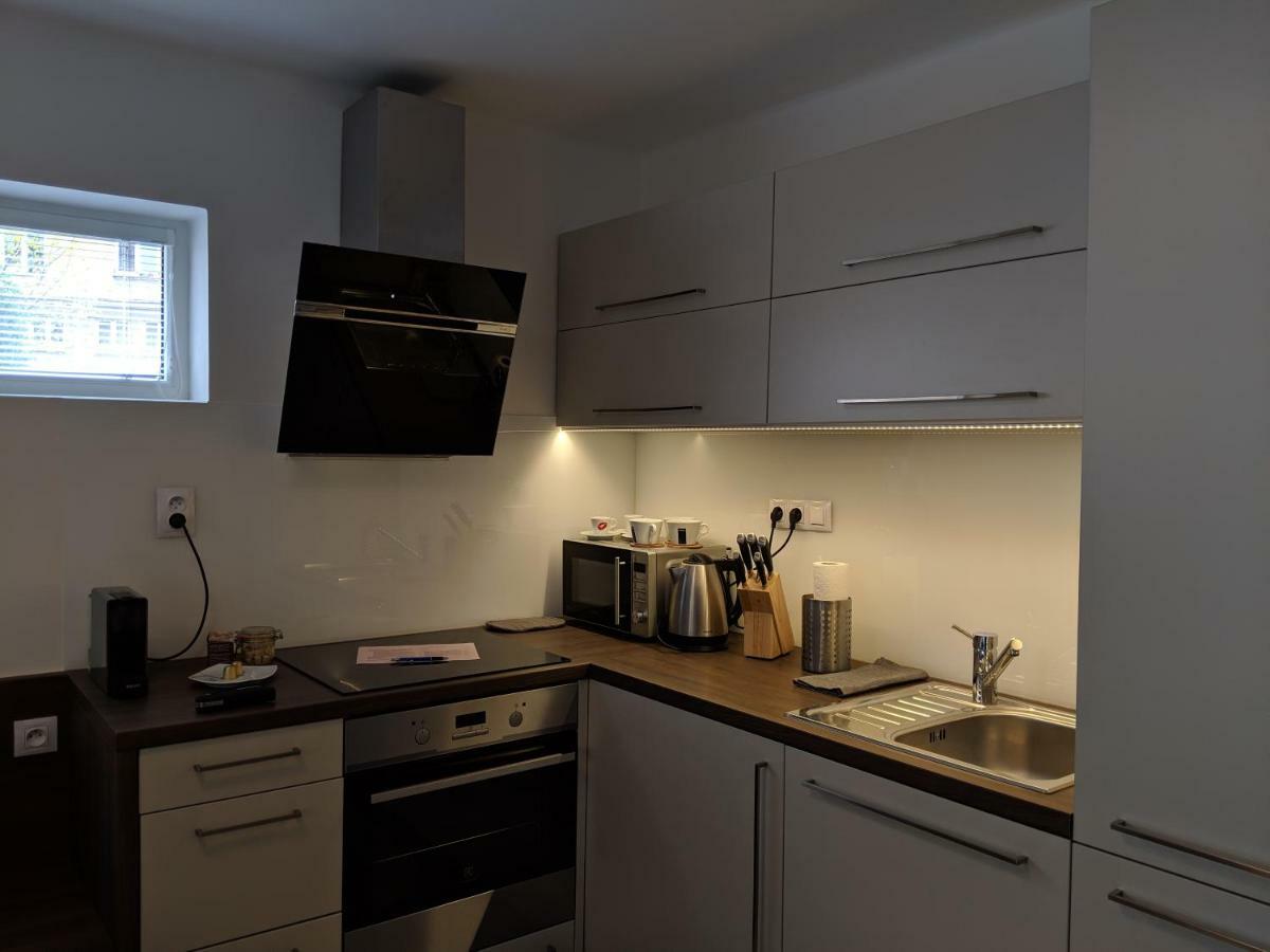 Ap10 - Apartments 4U Brezinova "Overnight Simply" Градец-Кралове Экстерьер фото